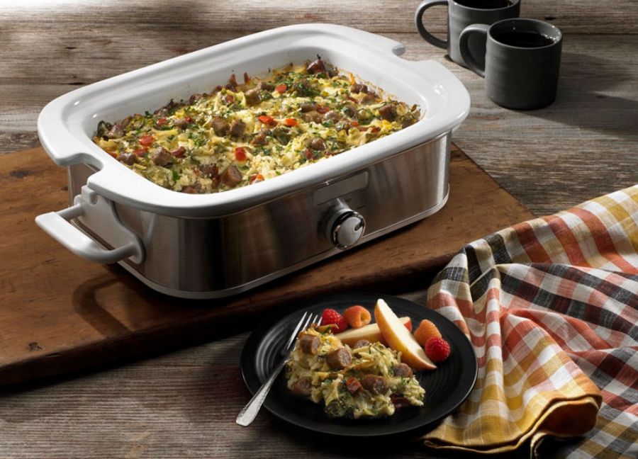 SLOW COOKER OVERNIGHT BREAKFAST CASSEROLE